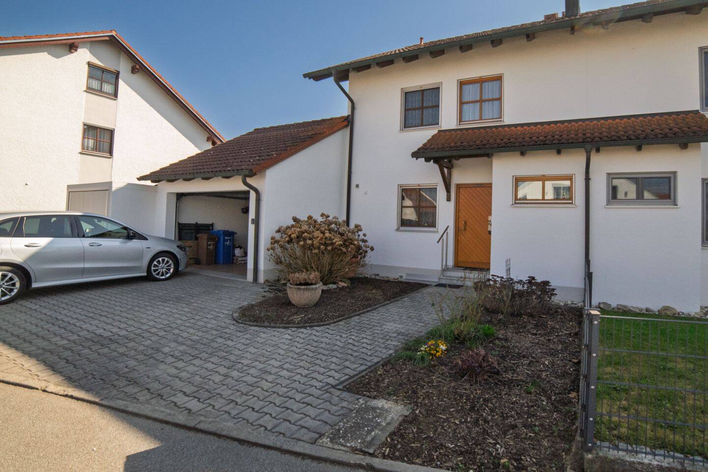 Thumbnail-Familienoase in Straßkirchen: 164 m² DHH mit Kachelofen & Top-Zukunftspotenzial - provisionsfrei!