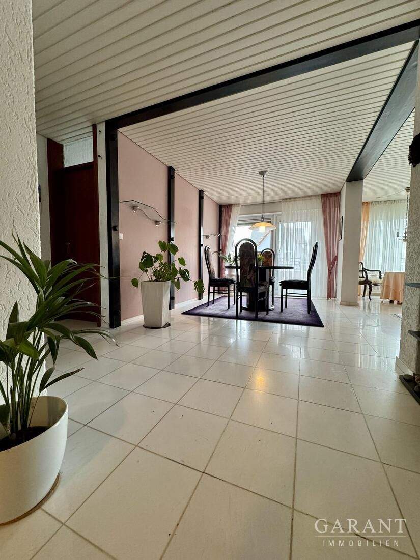 Thumbnail-Großzügige 4,5 Zimmer-Wohnung mit Süd-Balkon in phantastischer Lage von Kornwestheim