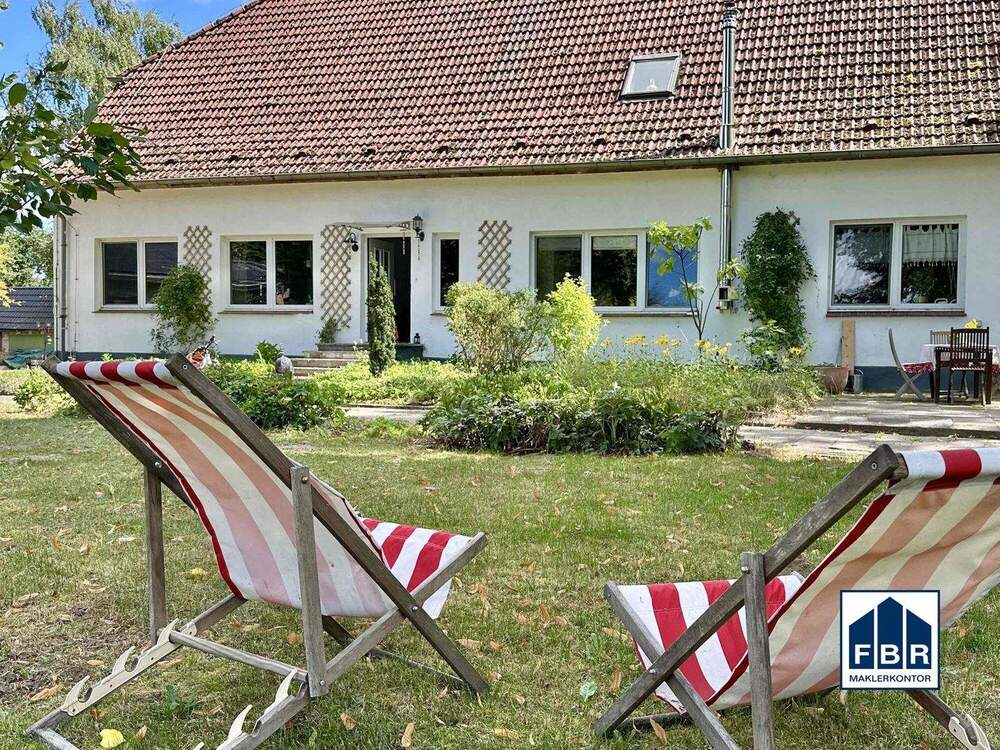 Thumbnail-Modernisiertes Zweifamilienhaus auf einem großzügigen Areal in Goldenstädt