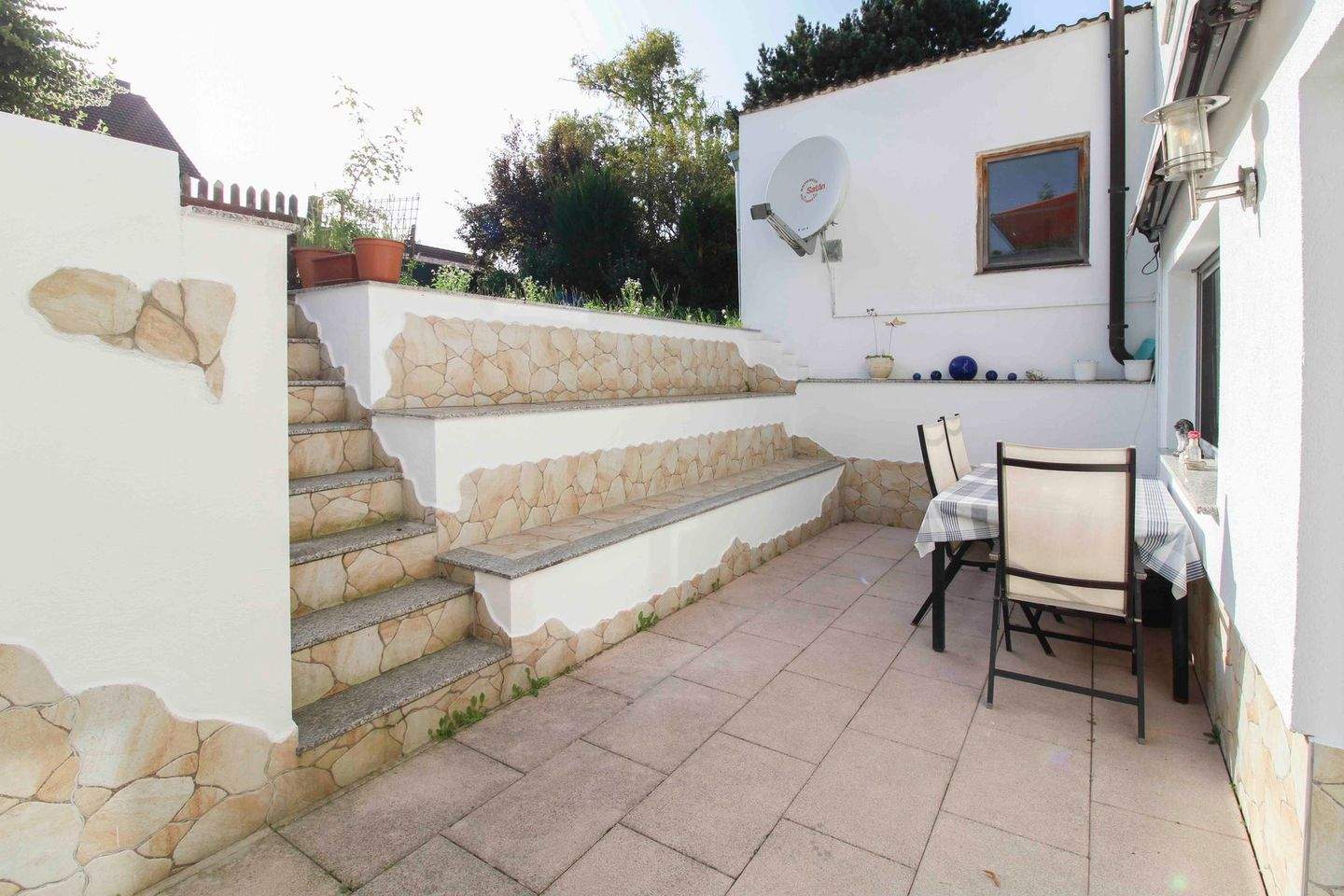 Thumbnail-Gepflegte 3-Zimmer-Wohnung mit Terrasse, Garage und Stellplatz - zentrumsnah in Mainz