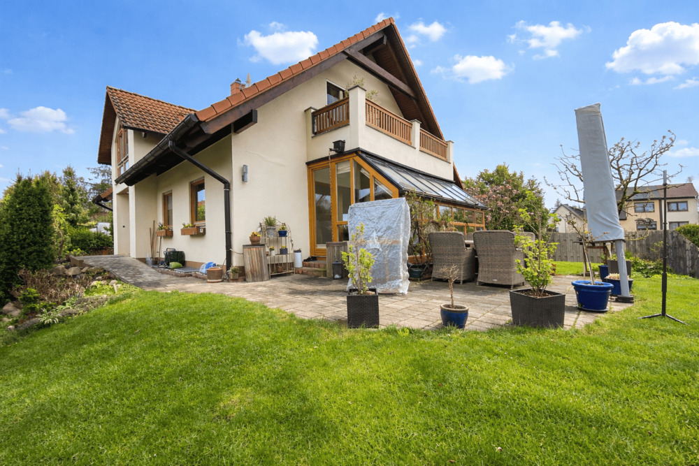 Thumbnail-Großzügiges Wohnhaus mit hochwertiger Ausstattung
