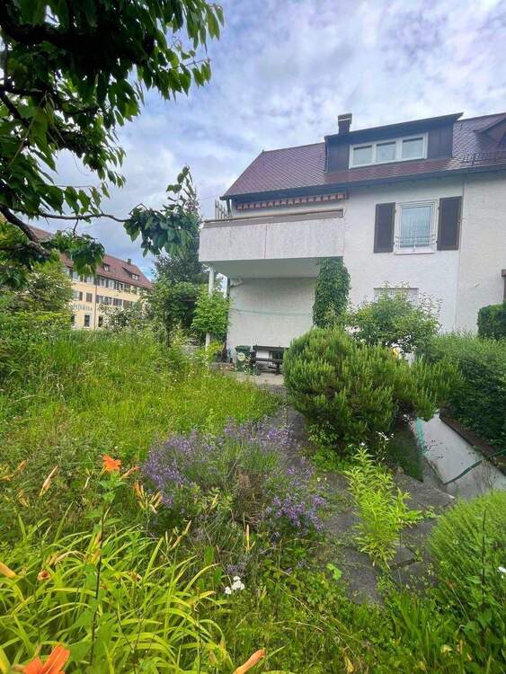 Thumbnail-Großzügiges 1-2-Fhs. mit 2 großen Garagen und schönem Garten in guter Lage von Stuttgart-Luginsland