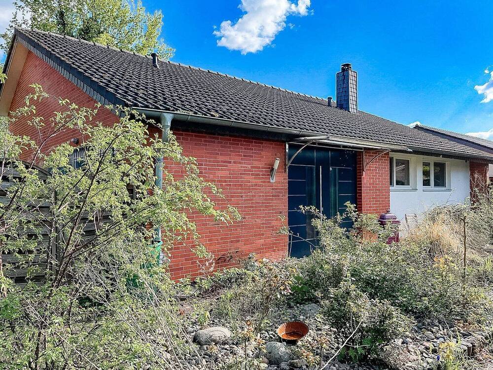 Thumbnail-Idyllisches Einfamilienhaus mit Charme in Sarstedt auf Erbpachtgrundstück