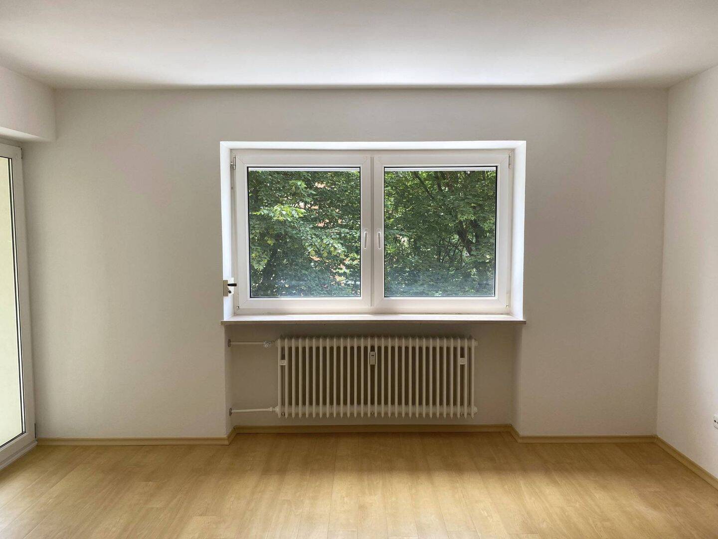Thumbnail-Großzügig geschnittene 2-Zimmer-Wohnung mit BALKON