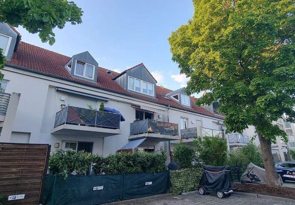 Thumbnail-NEUMANN - Gemütliche 2ZKB Dachgeschosswohnung in ruhiger Lage