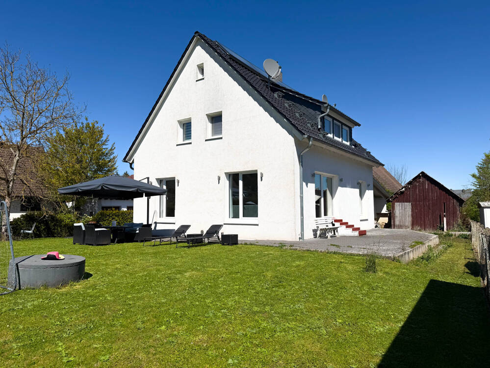Thumbnail-Energetisch modernisiertes Einfamilienhaus mit Carport und schönem Garten!