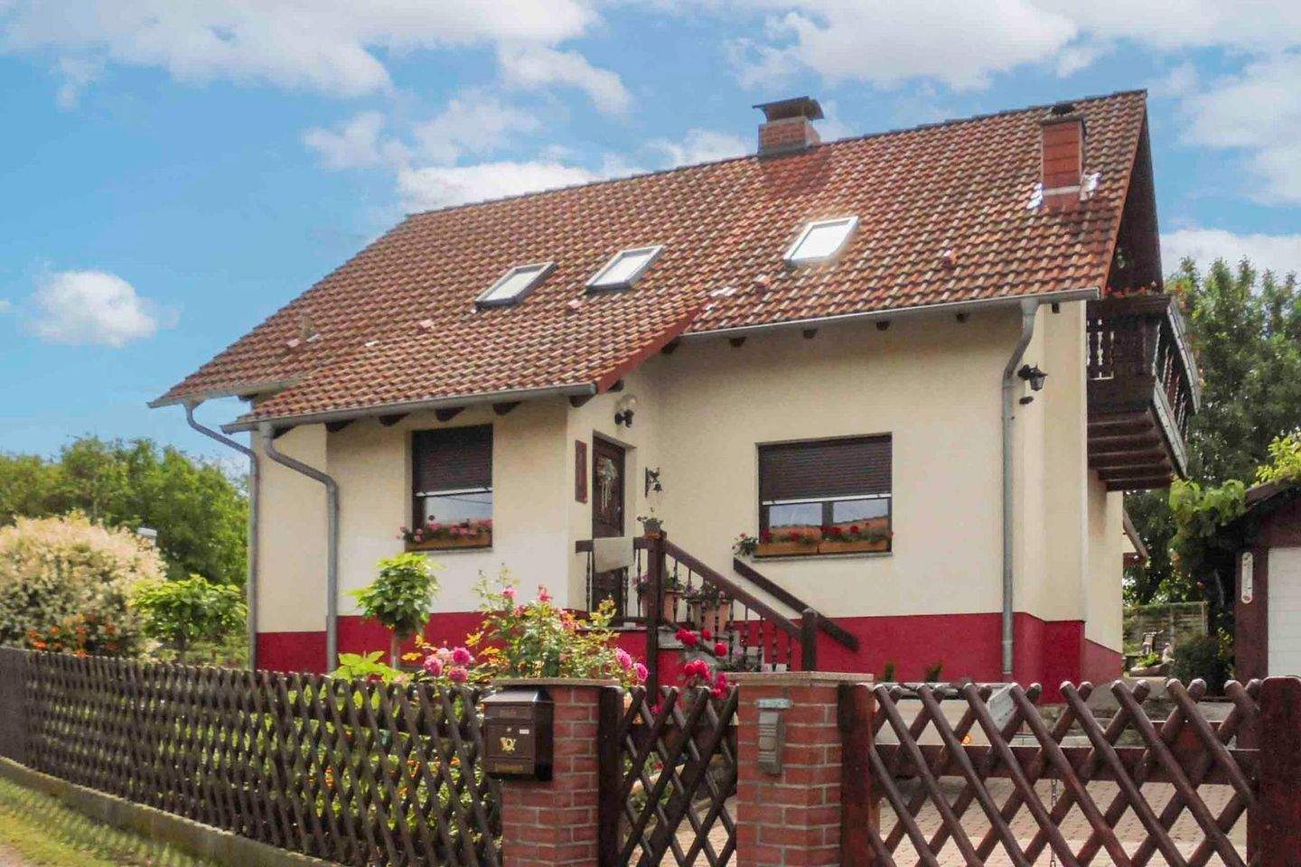 Thumbnail-Ideal für Familien: Modernes Wohnen mit Traumgarten und Pool am grünen Rande von Zeitz