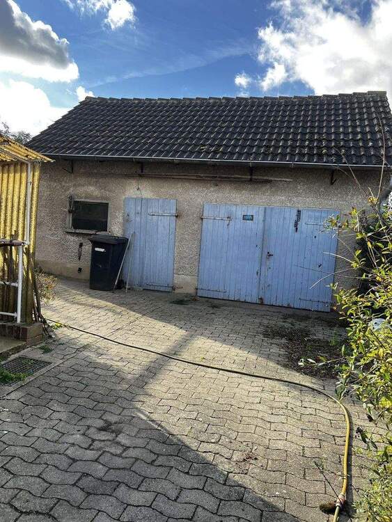 Thumbnail-Einfamilienhaus in ruhiger Dorflage mit großem Grundstück Garage und Stallungen