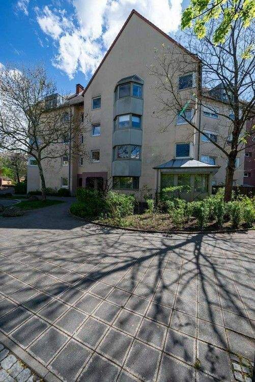 Thumbnail-großzügige, helle 4 ZW mit großer Südloggia, Gaste-WC Abstellraum und Tiefgarage