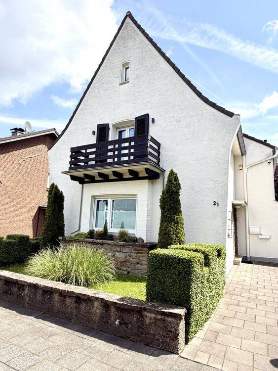 Thumbnail-Freistehendes Einfamilienhaus mit traumhaftem Gartenidyll in Duisburg-Bergheim