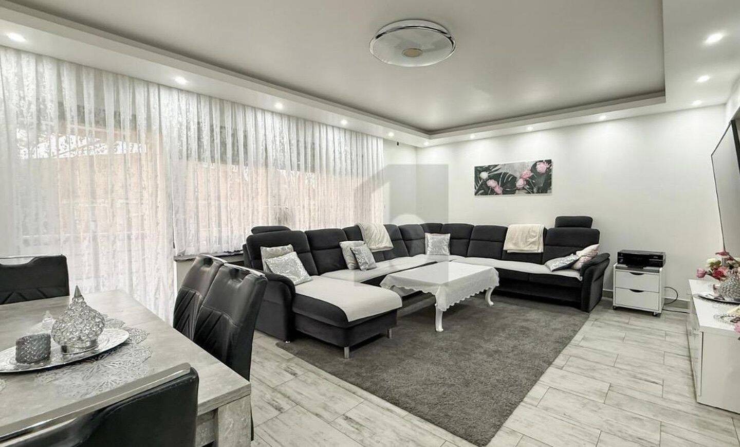 Thumbnail-Gepflegtes Mehrfamilienhaus mit drei Wohneinheiten