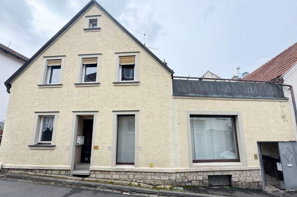 Thumbnail-Sanierungsbedürftiges Wohnhaus mit Scheune im Altort von Rimpar – vielseitiges Potenzial