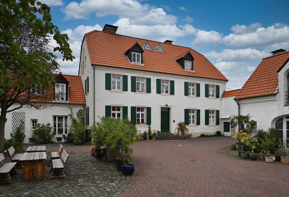 Thumbnail-Exclusiv und Besonders, denkmalgeschützte Eigentumswohnung auf einem Gutshof!