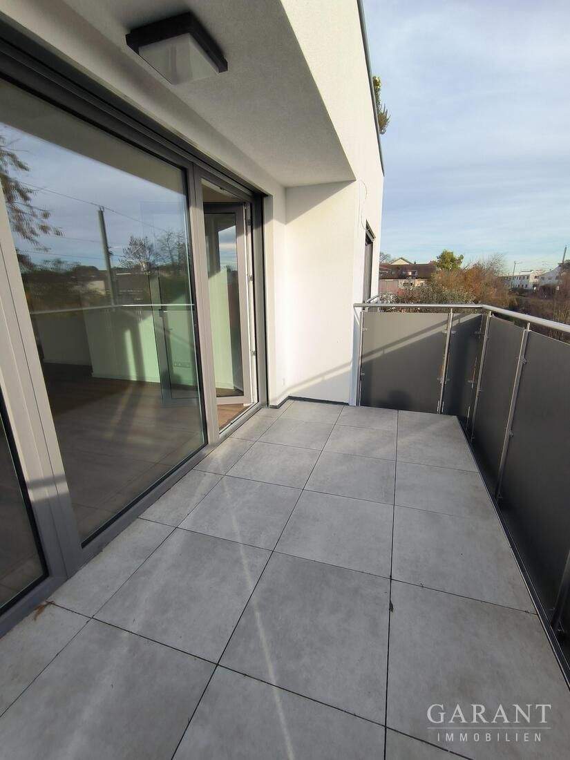 Thumbnail-** ERSTBEZUG! 4,5 Zi.-Wohnung, 107 qm Wfl. im 1. OG, hochwertige Bauweise, modern und schick **