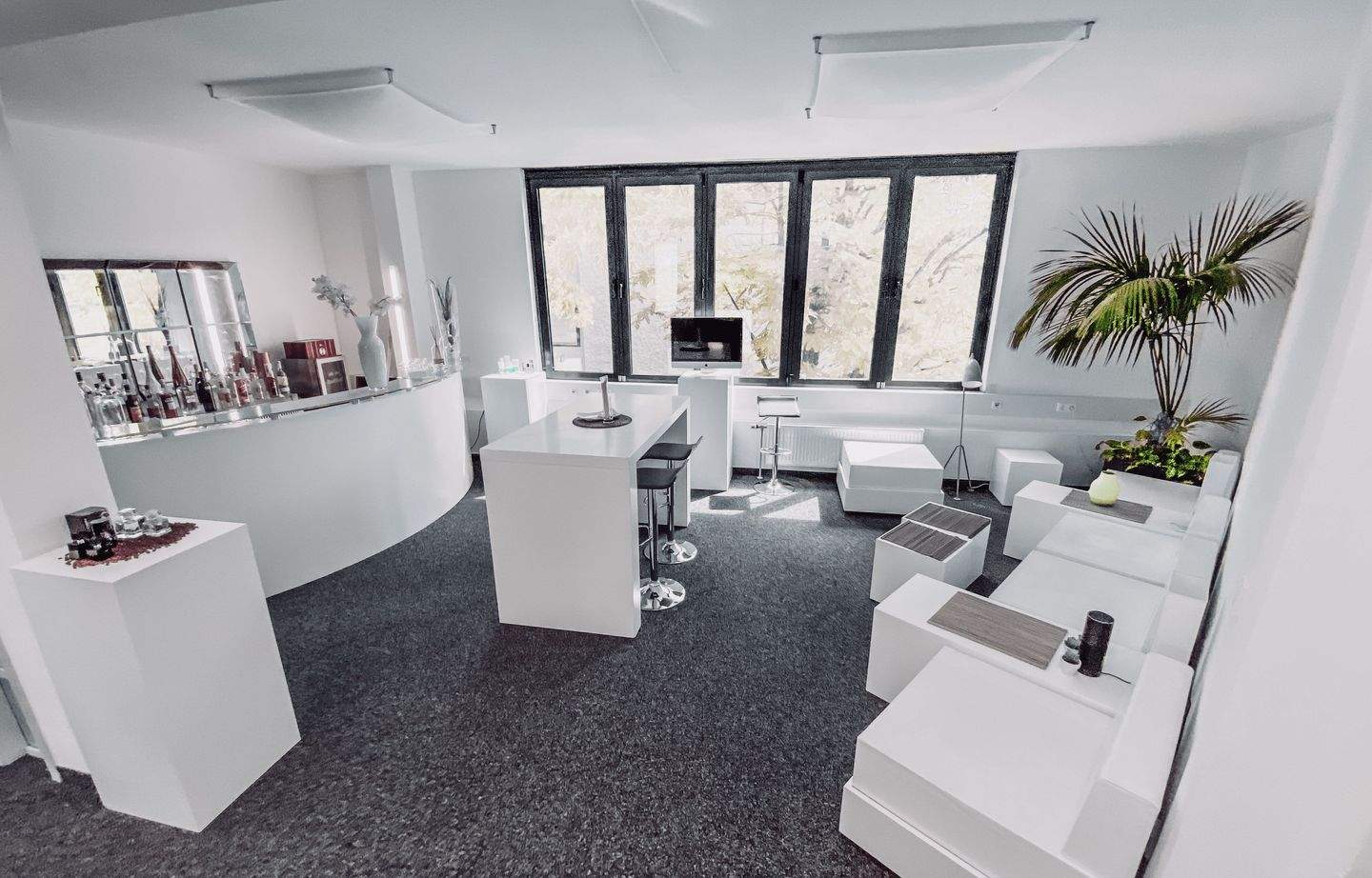 Thumbnail-Helle, möblierte Büros mit Garten - 2-6 Arbeitsplätze in München