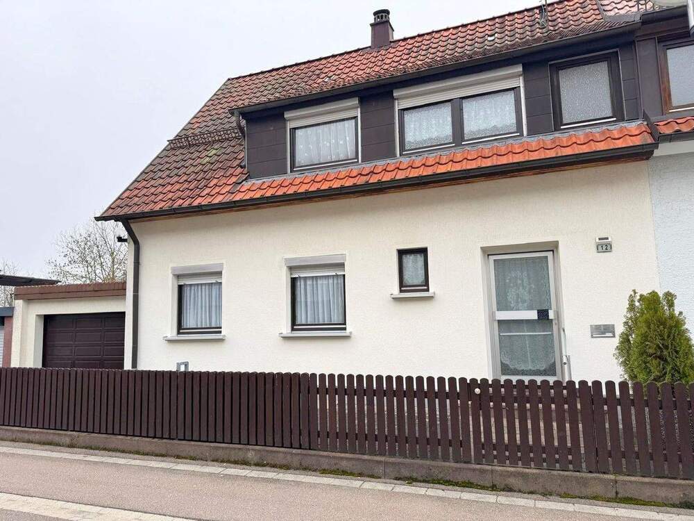 Thumbnail-Charmante Doppelhaushälfte mit Garten und Doppelgarage