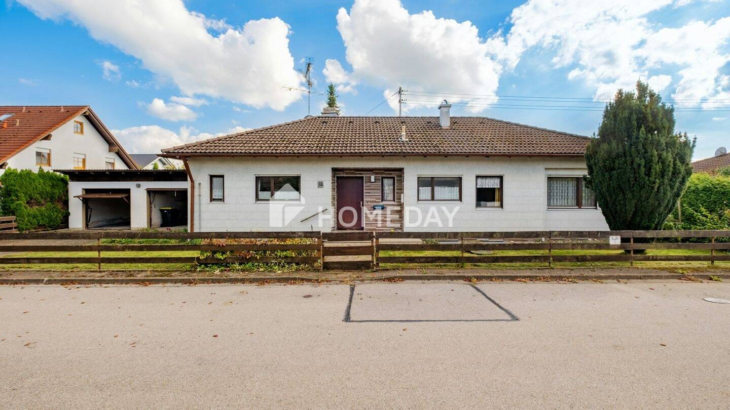 Thumbnail-Zeitloser Bungalow in ruhiger Lage mit Renovierungsbedarf