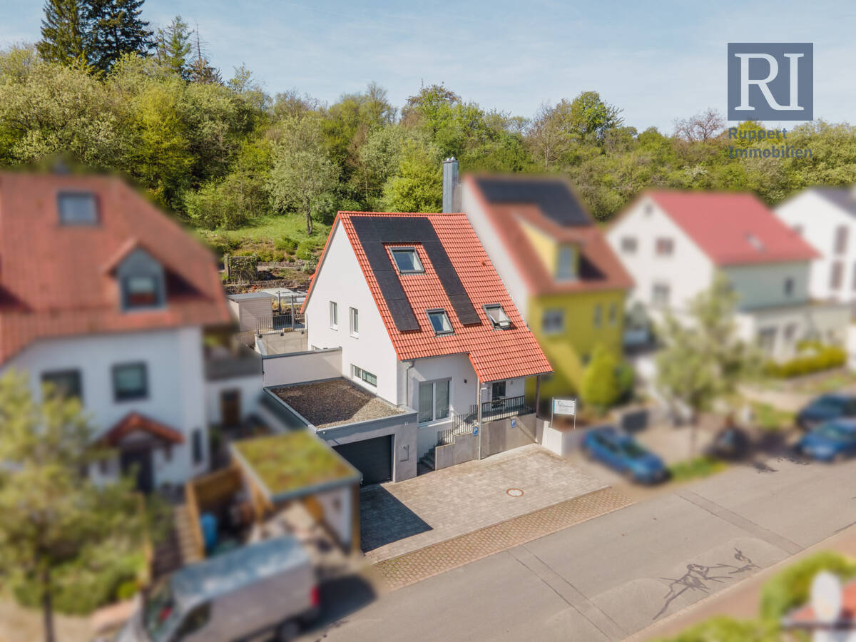 Thumbnail-Moderne Doppelhaushälfte mit Pool in Güntersleben