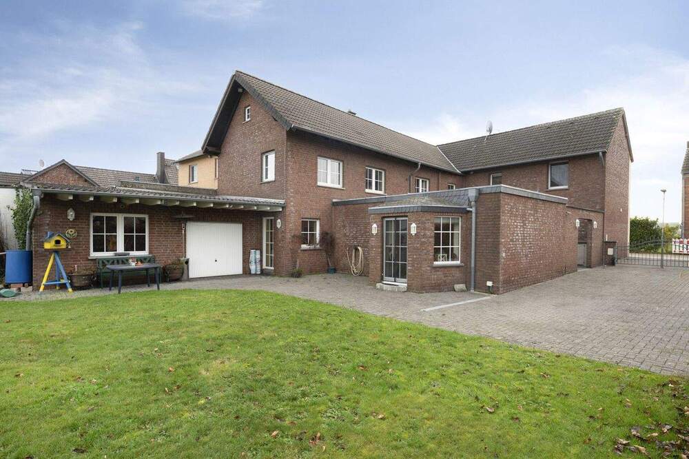 Thumbnail-Großzügiges Wohnhaus mit Innenhof, Garten und Ausbaupotenzial in Gangelt- Stahe!