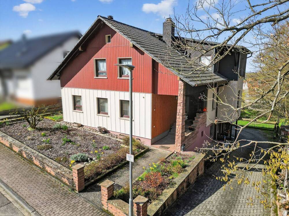 Thumbnail-Idyllisches Wohnen am Waldrand: Vielseitiges Mehrfamilienhaus auf 620 m² Grund