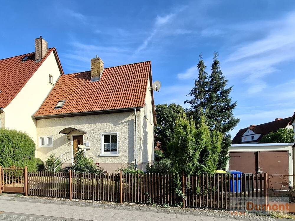 Thumbnail-Gemütliches Einfamilienhaus mit schönem Garten, Terrasse und Garage in Leuna.