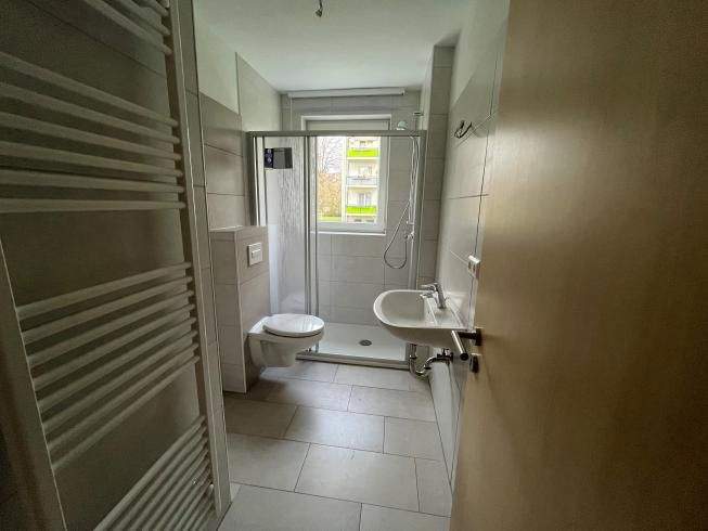 Thumbnail-Modern sanierte 3-Raum-Wohnung im Erdgeschoss, gepflegter Altbau!