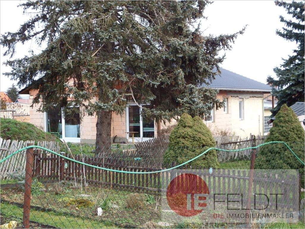 Thumbnail-Einfamilienhaus zum Fertigstellen mit großem Garten und zwei Nebengelassen