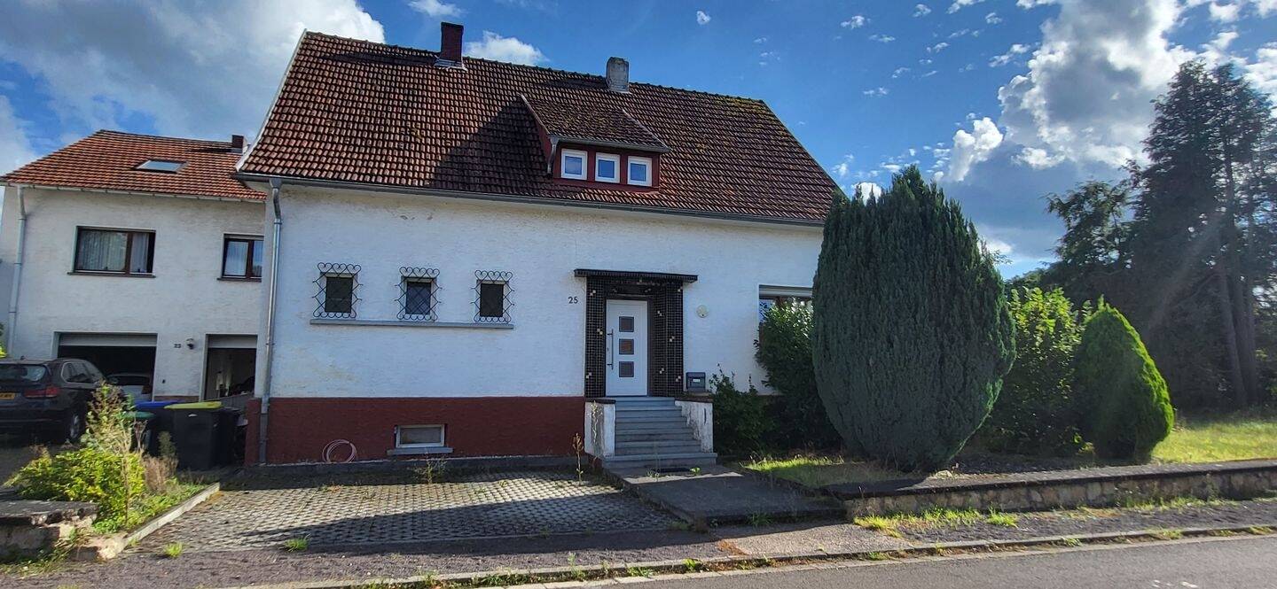 Thumbnail-ZWEI HÄUSER MIT DOPPELGARAGE UND GARTEN IN RUHIGER GUTER WOHNLAGE VON REIMSBACH