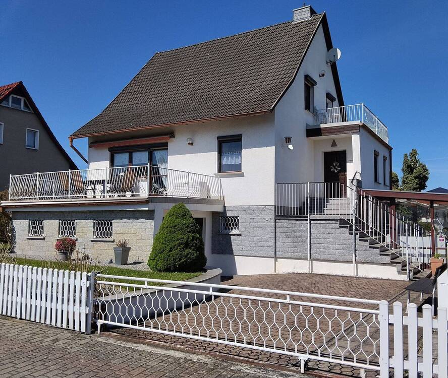 Thumbnail-Geräumiges Familienhaus mit Terrasse und Balkon in Hoyerswerda