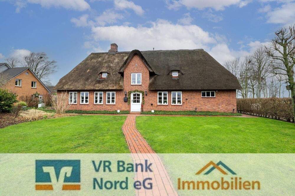 Thumbnail-Friesenhaus unter Reet mit Carport und tollem Freizeitgrundstück in Ortsrandlage