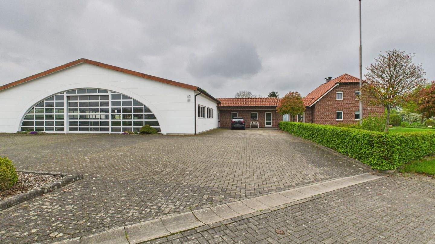 Thumbnail-Einfamilienhaus mit großzügiger Halle & Bürotrakt - perfekt für Selbstständige