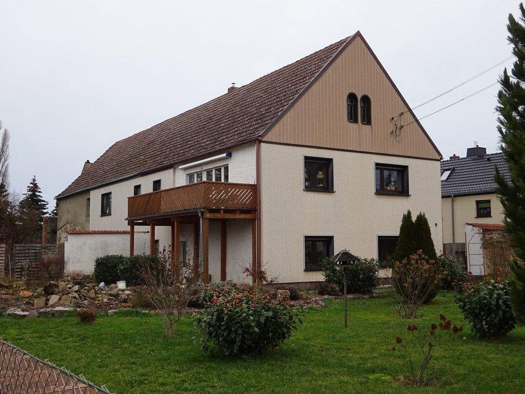 Thumbnail-Wohnhaus mit Neben- und Abstellräumen und Scheunengebäude