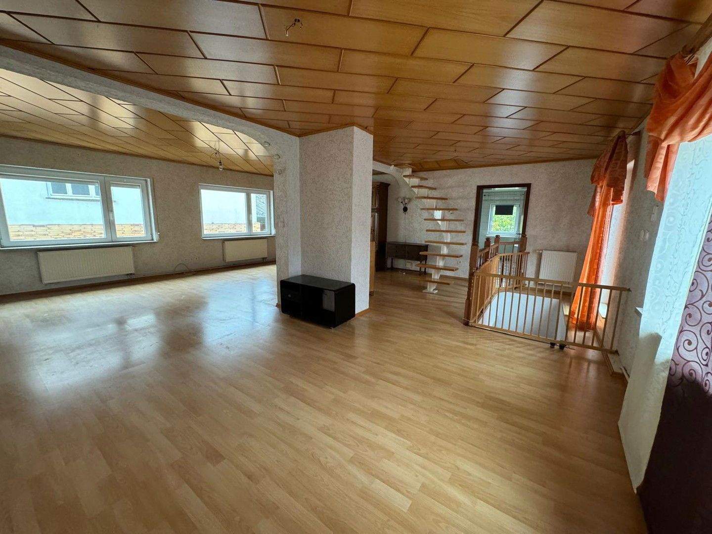 Thumbnail-REDUZIERT Geräumiges, preiswertes 5-Raum-Einfamilienhaus in Stein-Bockenheim