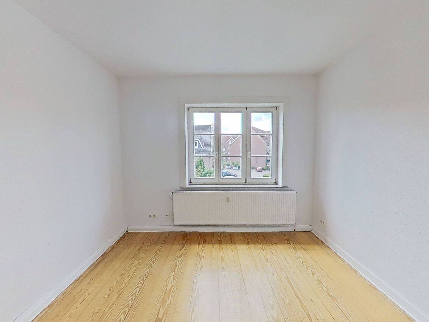 Thumbnail-Schöne 2-Zimmer-Wohnung mit großer Küche, Wannenbad und viel Lichteinfall