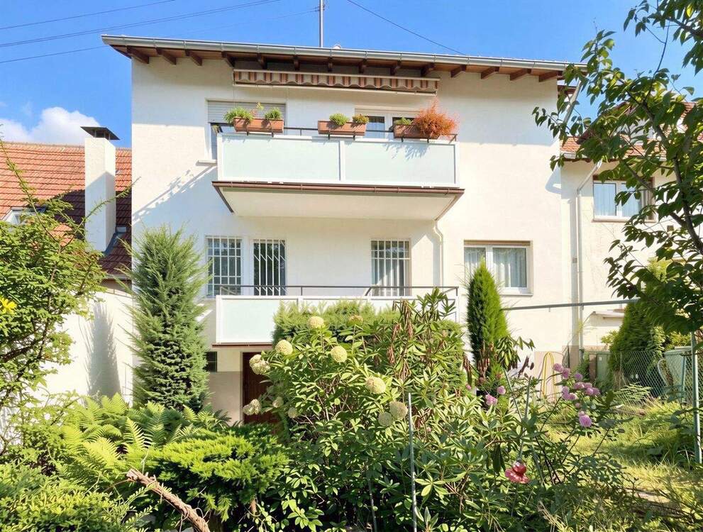 Thumbnail-Viel Platz für Ihre Wohnideen - Ein- bis Zweifamilienhaus mit Garten und zwei Garagen in Wiesloch