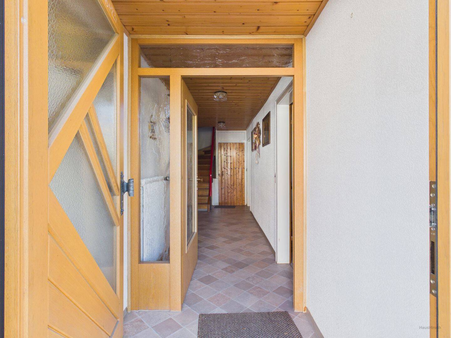 Thumbnail-Charmantes Generationenhaus in Blumberg: Großzügiger Wohnraum mit Ausbaupotential