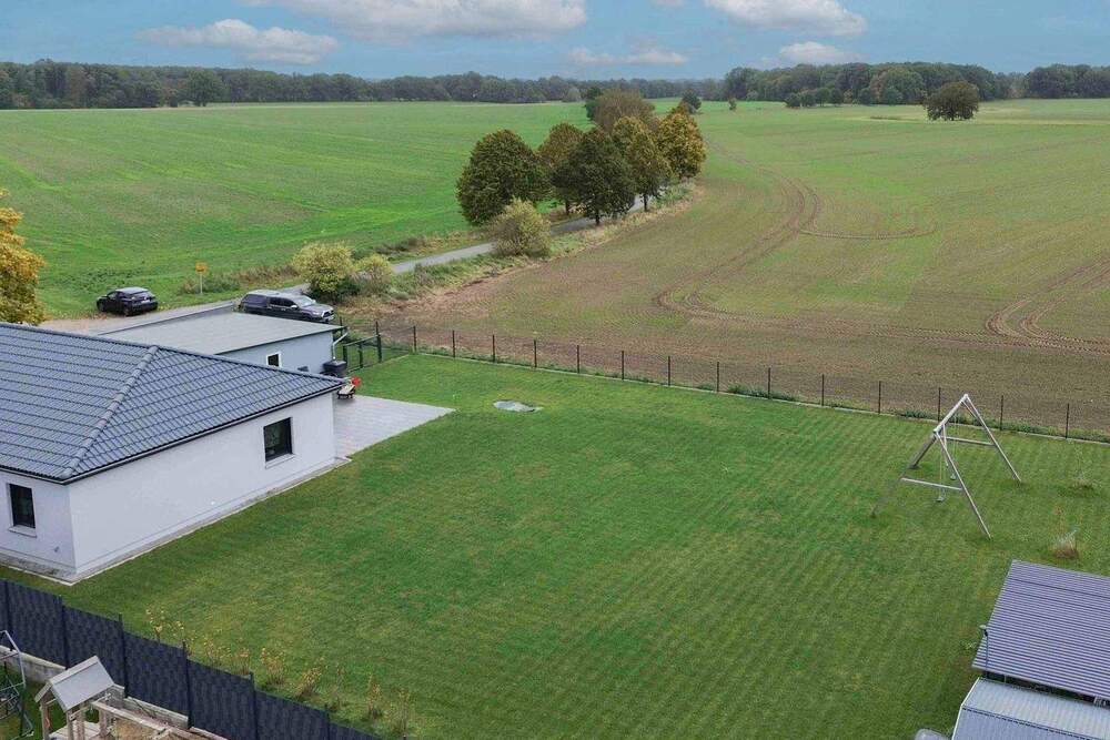 Thumbnail-Ebenerdig wohnen in Feldrandlage: Energieeffizienter 4-Zi.-Bungalow mit großen Garten nahe Parchim