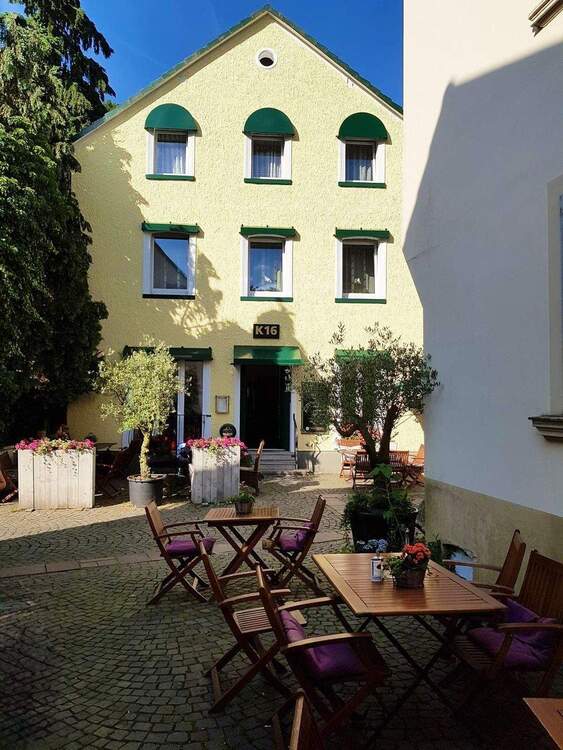 Thumbnail-Historisches Wohn.-Geschäftshaus mit etabliertem Café in zentraler Lage