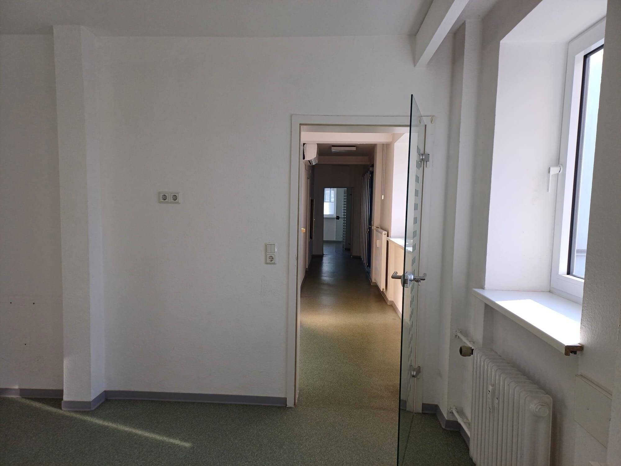 Thumbnail-Praxisräume in einem modernen Ärtzehaus