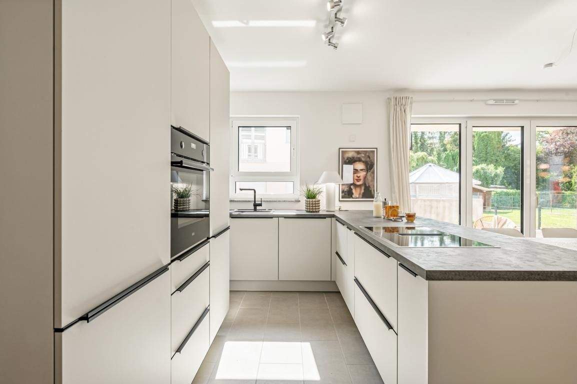 Thumbnail-3 Zimmer-Wohnung mit eigenem Garten, Einbauküche und Tiefgaragenstellplatz