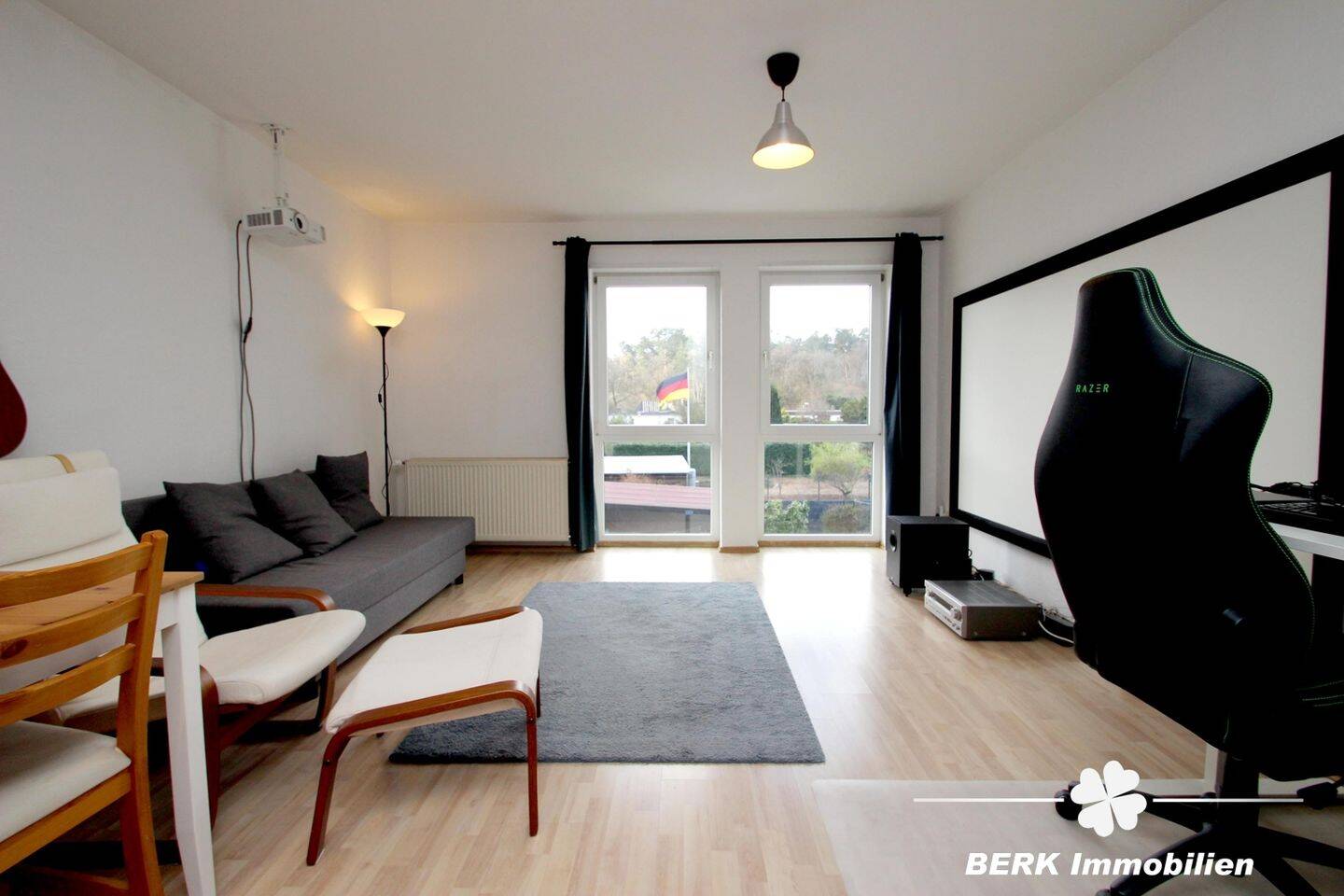 Thumbnail-BERK Immobilien - Attraktive 2-Zimmer-ETW in begehrter Lage inkl. EBK und PKW-Stellplatz