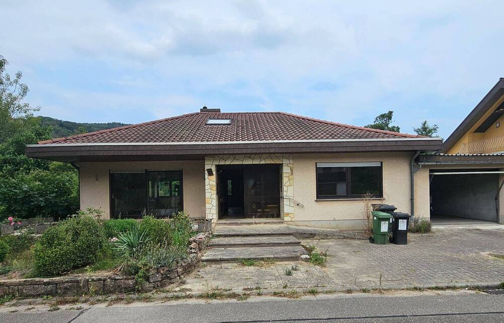 Thumbnail-~~ BUNGALOW MIT ZWEI GARAGEN UND GARTEN IN KLINGENMÜNSTER ~~