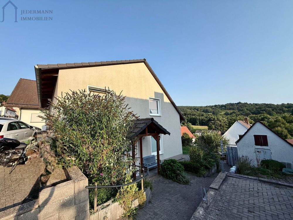 Thumbnail-Lichtdurchflutete 3-Zimmer-Wohnung mit großem Wohn-Essbereich in Helsa