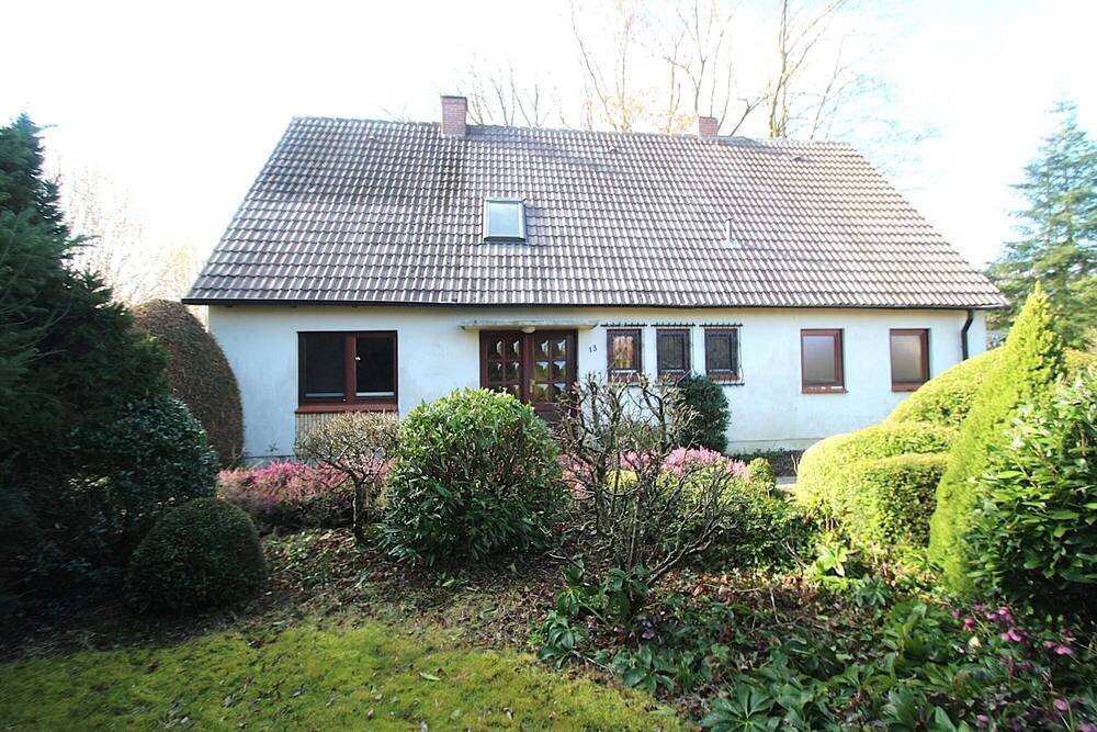 Das Einfamilienhaus auf dem großen Baugrundstück