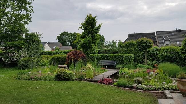 Garten mit Teich