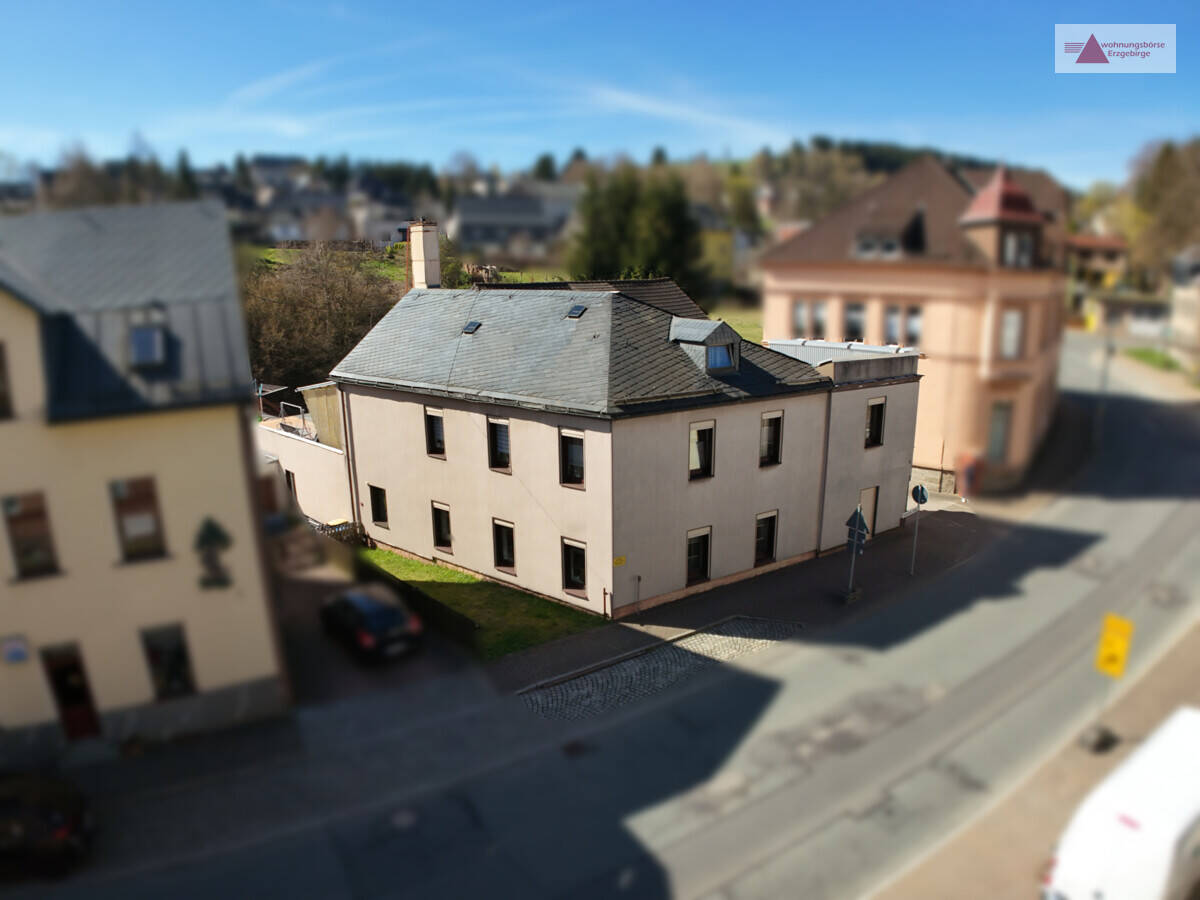 Thumbnail-Vielseitiges Zweifamilienhaus - Wohnkomfort in Schönheide