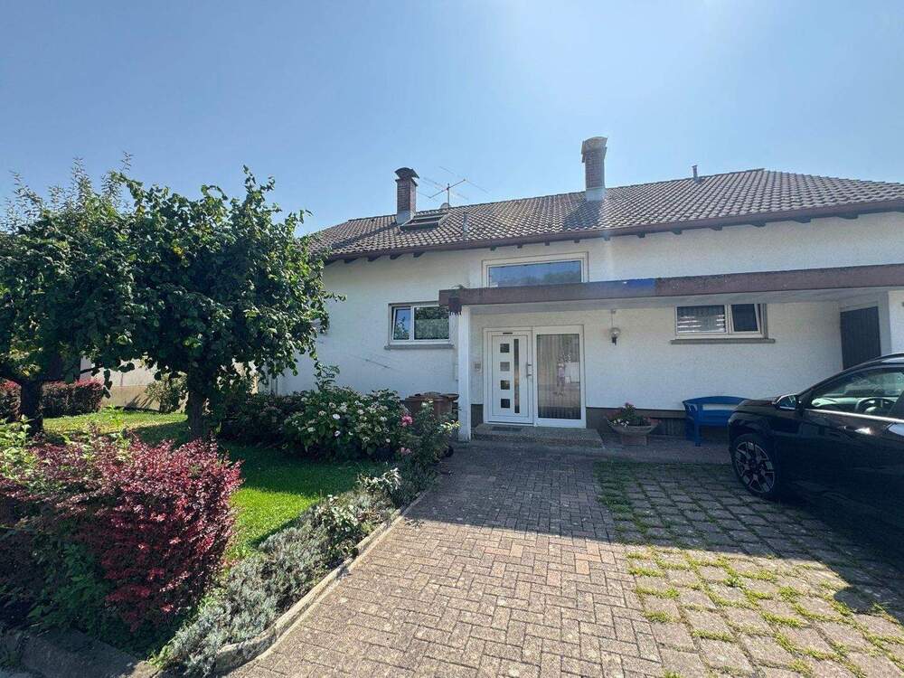 Thumbnail-Dangstetten-Einfamilienhaus mit Doppelgarage und Einliegerwohnung-Wohnen und Arbeiten unter einem Dach -an der schweizer Grenze