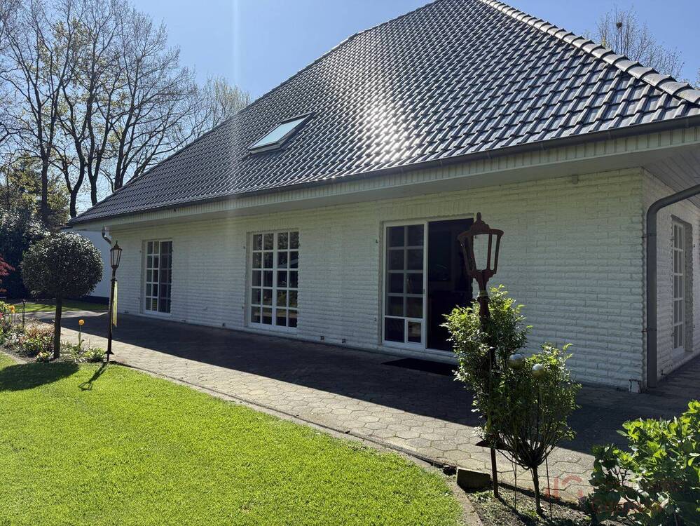 Thumbnail-IMMOBILIEN GUMNIOR präsentiert: Stilvoller Bungalow mit großzügigem Raumkonzept in Spelle
