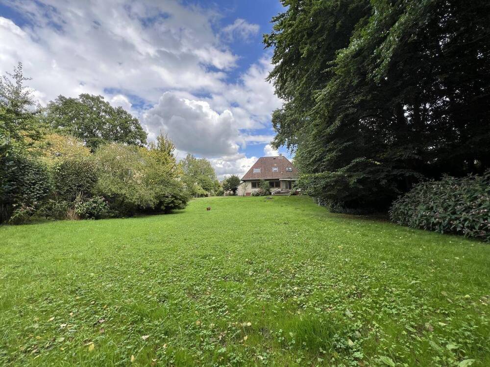 Thumbnail-Großzügiges Grundstück - Einfamilienhaus mit Sanierungsbedarf in Duvenstedt