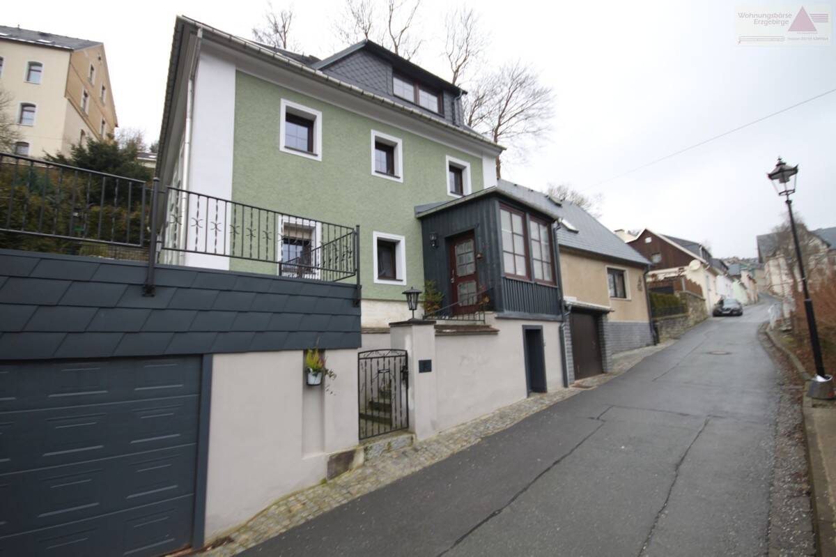 Thumbnail-Wohntraum in Annaberg-Buchholz: Einfamilienhaus mit Einliegerwohnung zur Miete - modern renoviert!